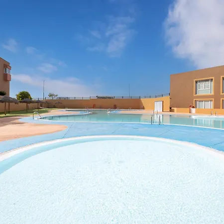 Home2book Modern With Pool In דירה