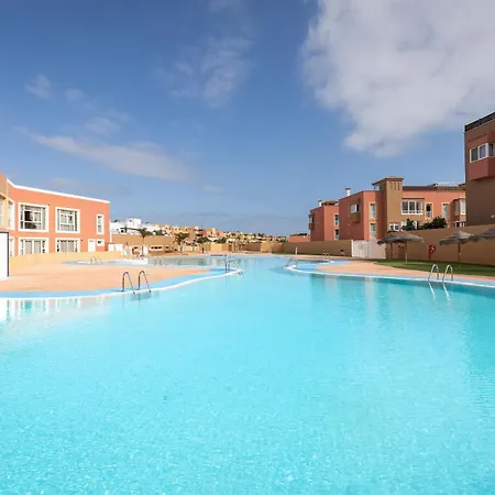 Home2book Modern With Pool In 公寓 科拉雷侯