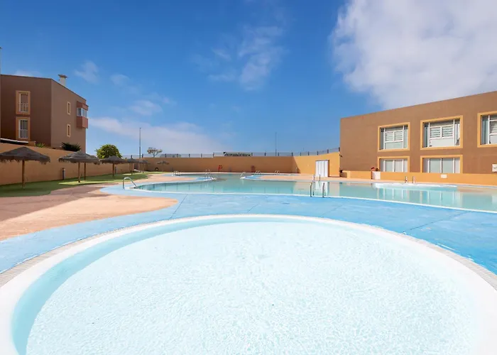 Home2book Modern With Pool In 公寓