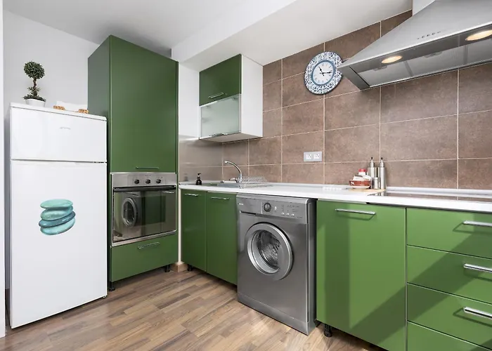 Apartment Home2book Modern With Pool In *